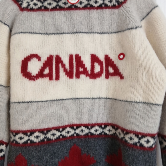 Hudson's Bay Canada Olympic Cowichan Zip Sweater - Unisex Large, 21" PTP - Picture 7 of 15